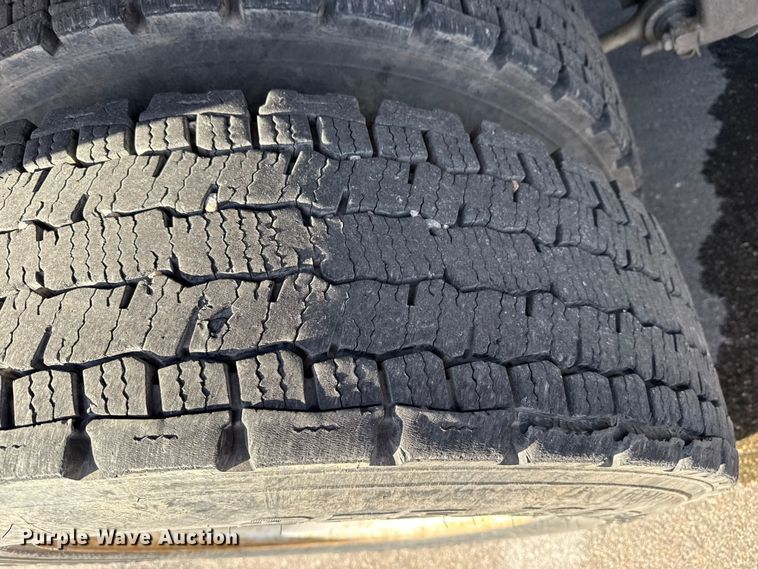 image for item EP2943 2009 Sterling L7500 Series dump truck