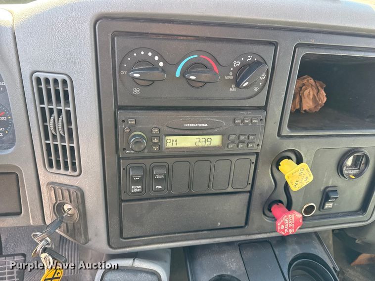 image for item EP2945 2007 International 7400 dump truck