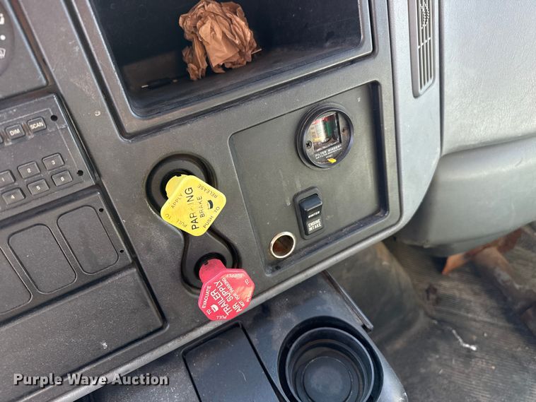 image for item EP2945 2007 International 7400 dump truck