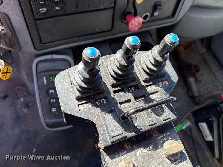 image for item EP2945 2007 International 7400 dump truck