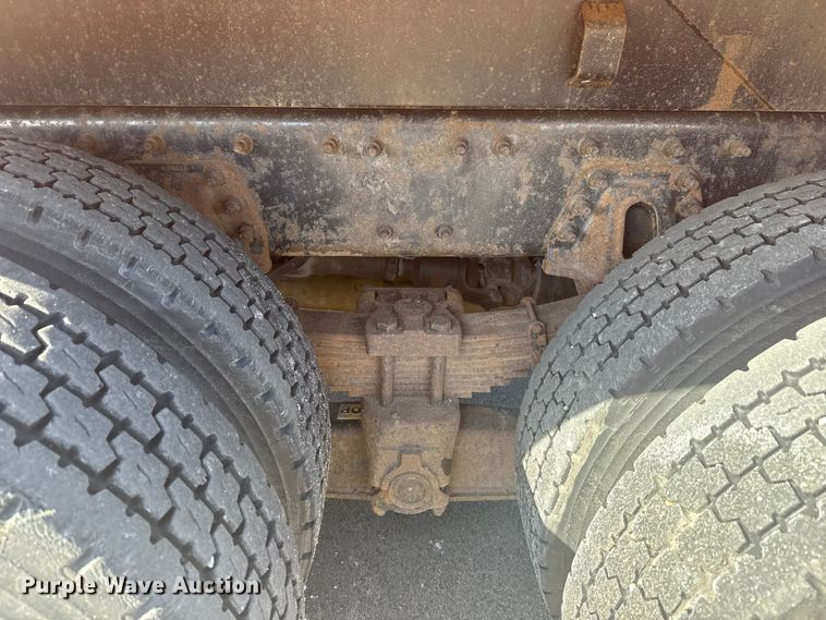 image for item EP2946 2007 International 7400 dump truck