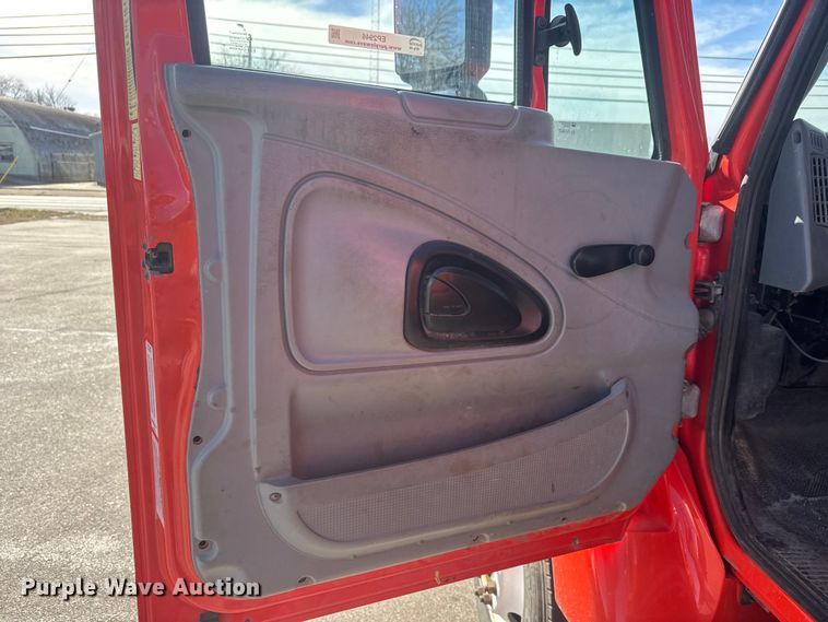 image for item EP2946 2007 International 7400 dump truck