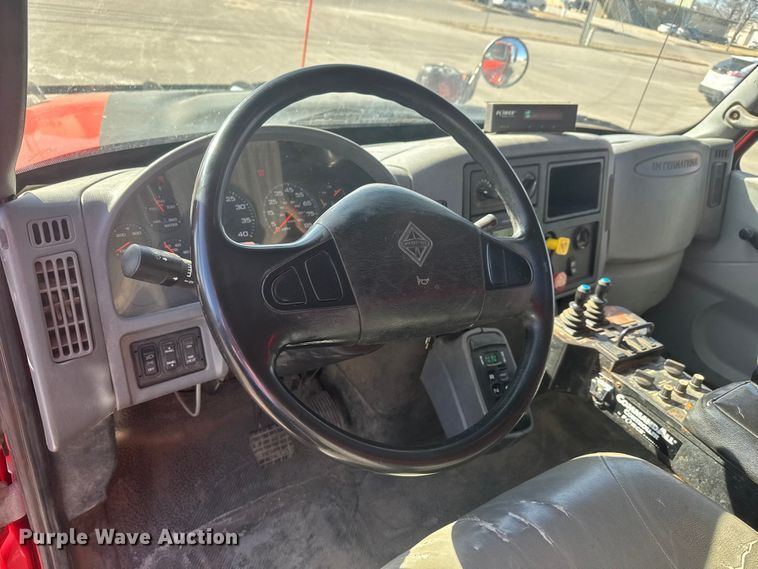 image for item EP2946 2007 International 7400 dump truck