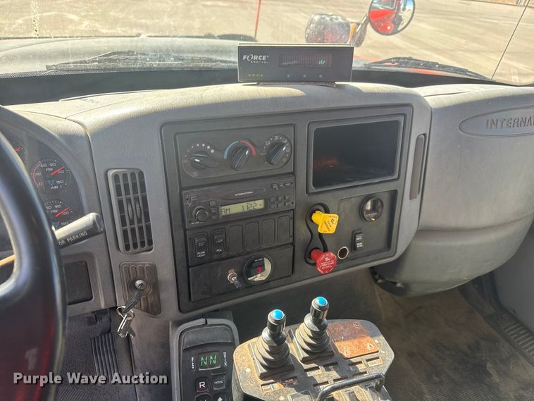 image for item EP2946 2007 International 7400 dump truck