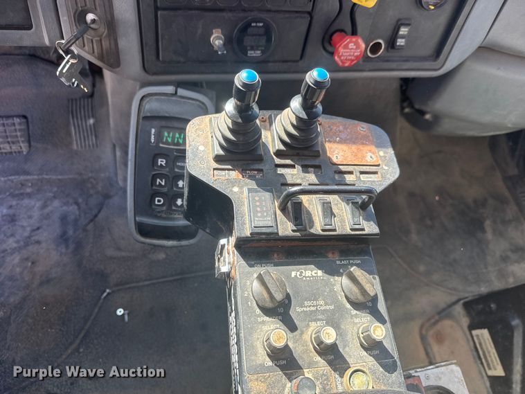 image for item EP2946 2007 International 7400 dump truck