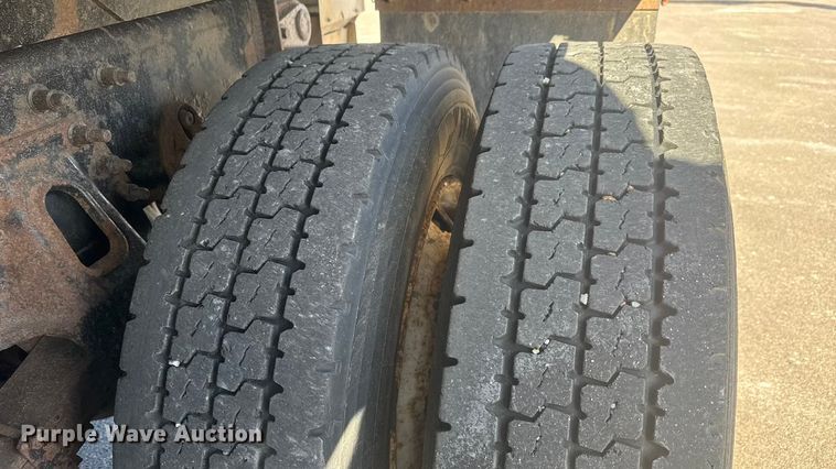 image for item EP2946 2007 International 7400 dump truck