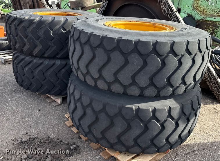 image for item EP2955 (4) 20.5R25 tires and wheels