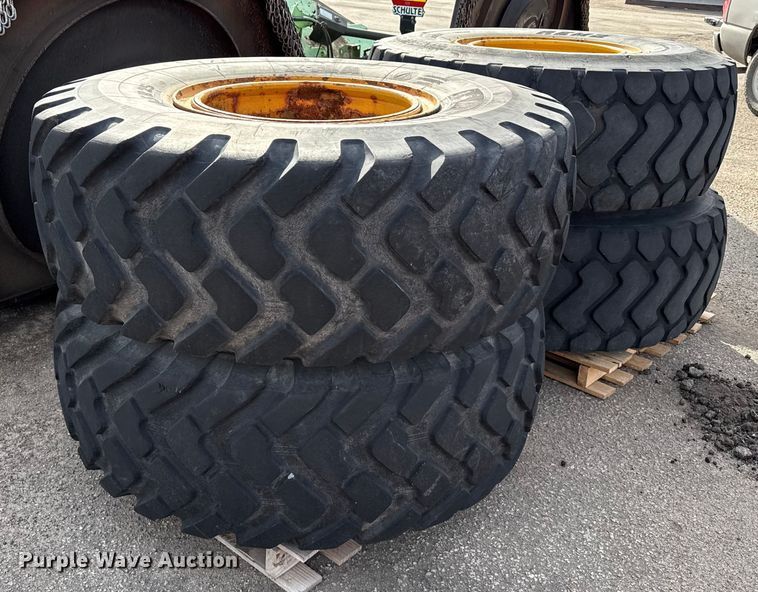 image for item EP2955 (4) 20.5R25 tires and wheels
