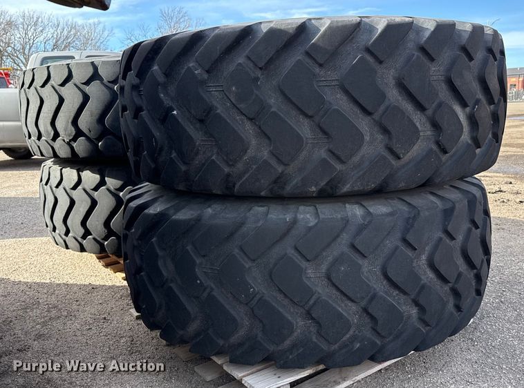 image for item EP2955 (4) 20.5R25 tires and wheels