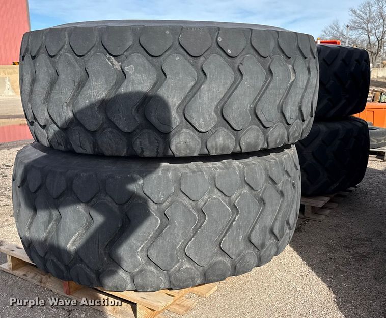 image for item EP2955 (4) 20.5R25 tires and wheels