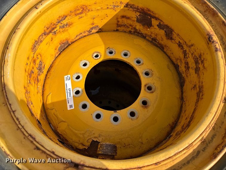 image for item EP2955 (4) 20.5R25 tires and wheels