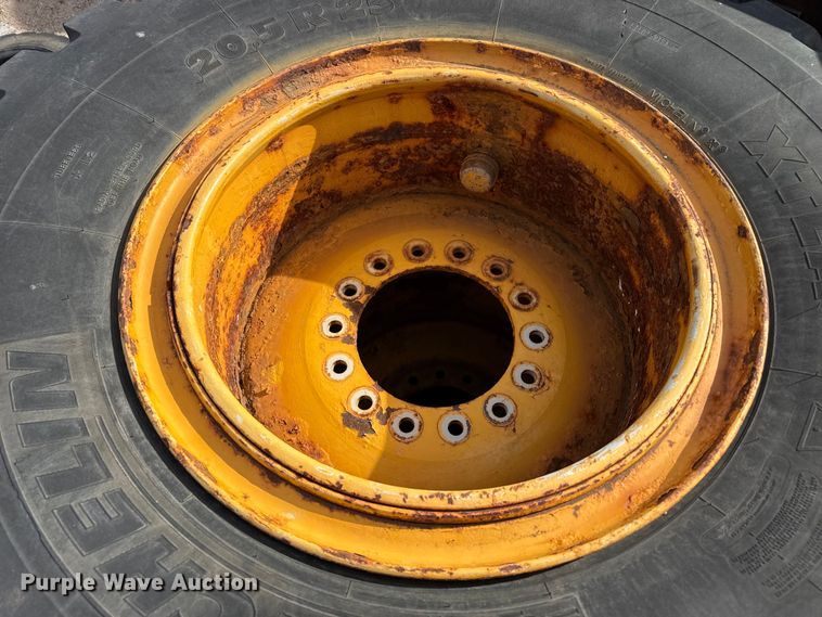 image for item EP2955 (4) 20.5R25 tires and wheels