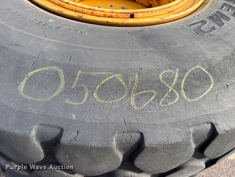 image for item EP2955 (4) 20.5R25 tires and wheels