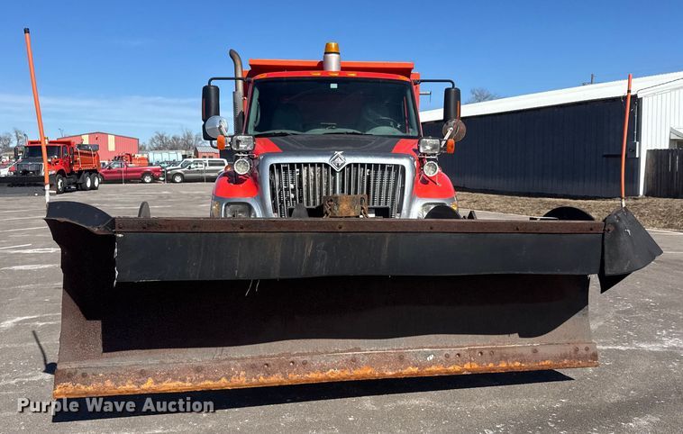 image for item EP2956 2007 International 7400 dump truck