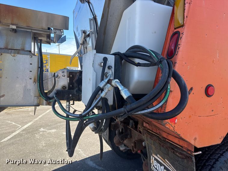 image for item EP2956 2007 International 7400 dump truck