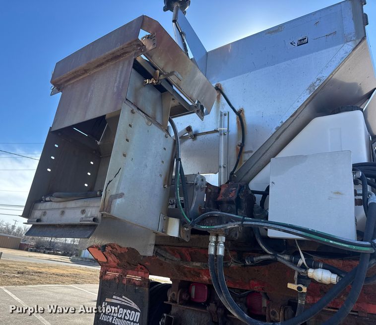 image for item EP2956 2007 International 7400 dump truck