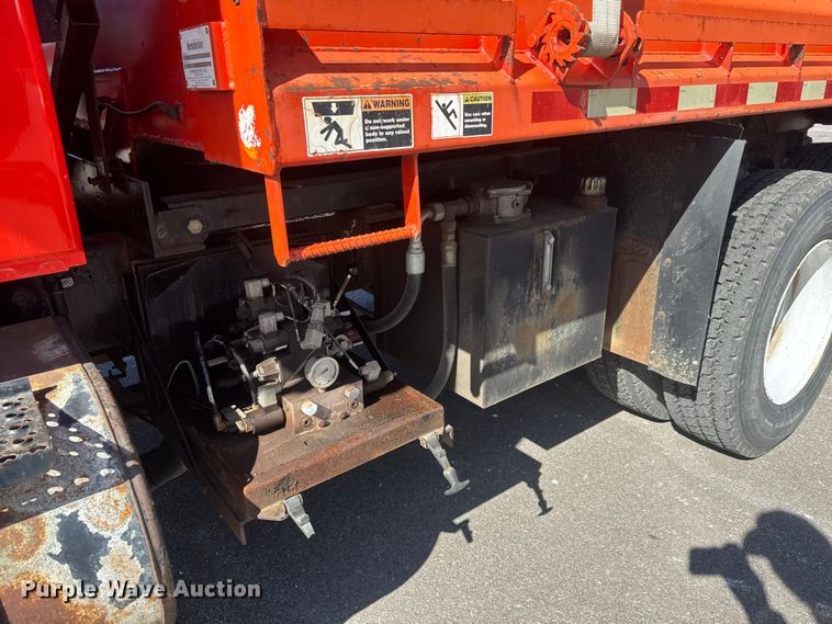 image for item EP2956 2007 International 7400 dump truck