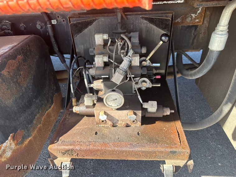 image for item EP2956 2007 International 7400 dump truck