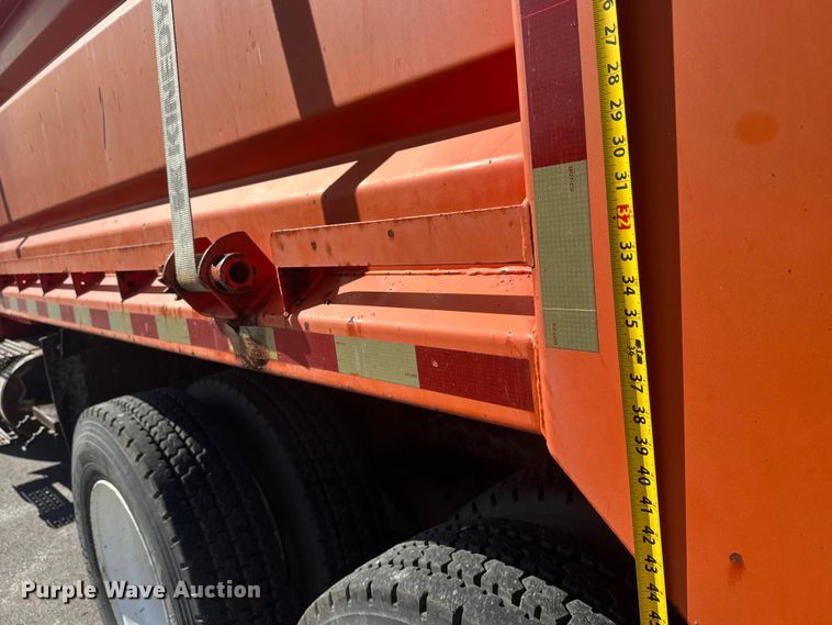 image for item EP2956 2007 International 7400 dump truck