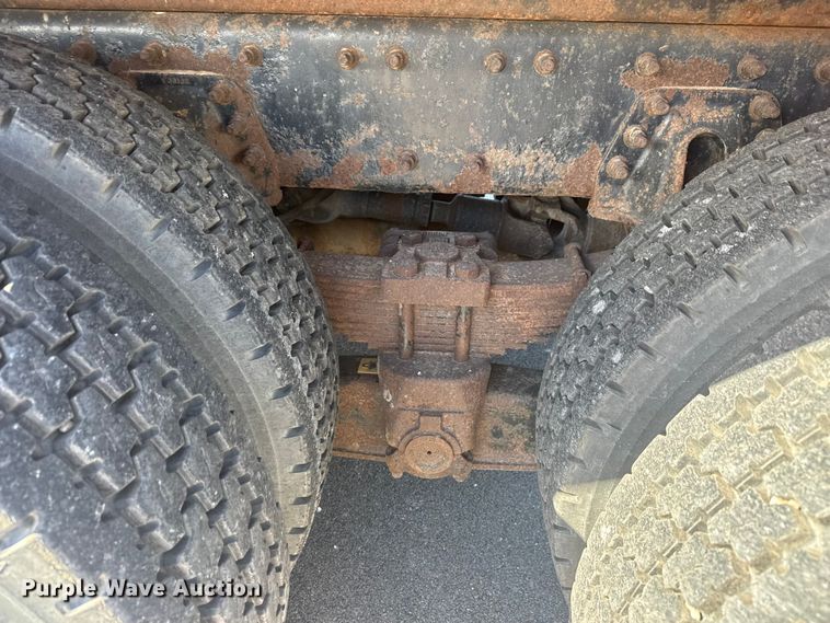 image for item EP2956 2007 International 7400 dump truck