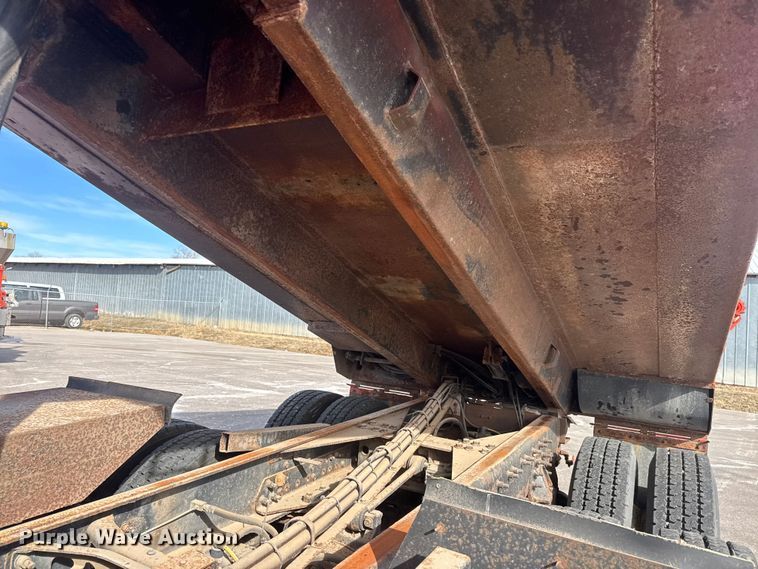 image for item EP2956 2007 International 7400 dump truck