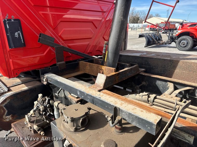 image for item EP2956 2007 International 7400 dump truck