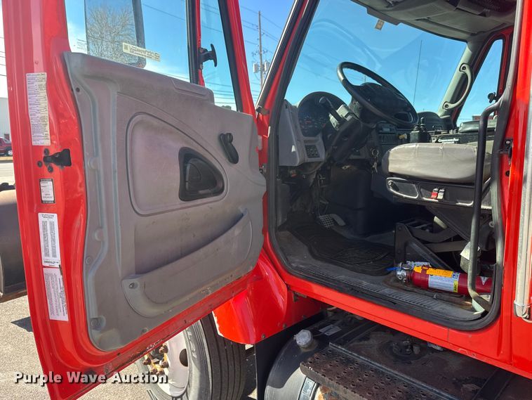 image for item EP2956 2007 International 7400 dump truck