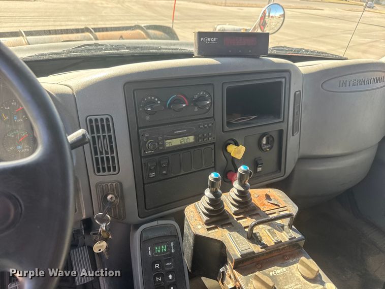 image for item EP2956 2007 International 7400 dump truck