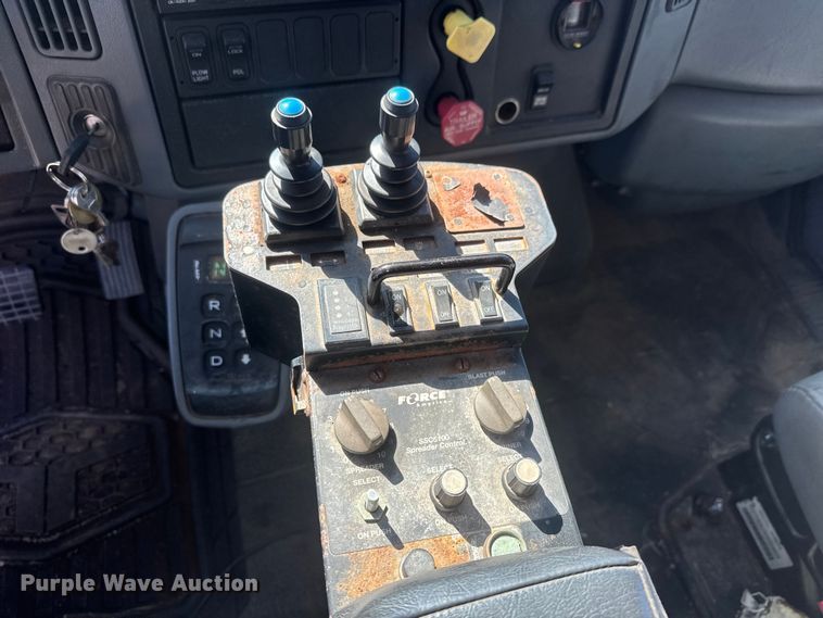 image for item EP2956 2007 International 7400 dump truck