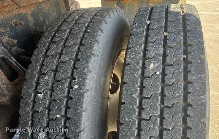 image for item EP2956 2007 International 7400 dump truck