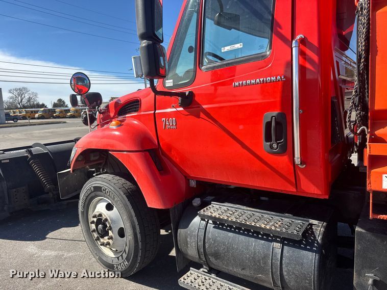 image for item EP2957 2007 International Workstar 7400 dump truck