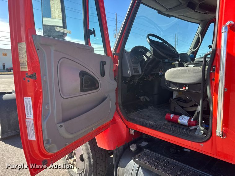 image for item EP2957 2007 International Workstar 7400 dump truck