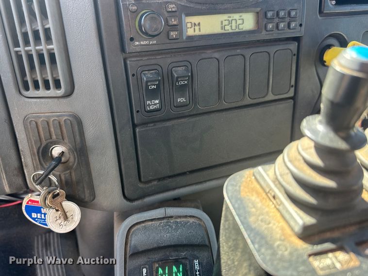 image for item EP2957 2007 International Workstar 7400 dump truck