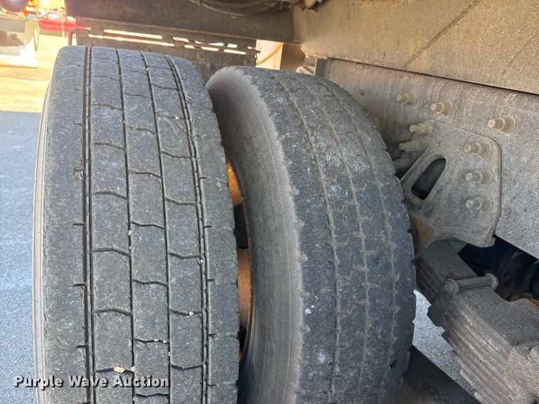 image for item EP2957 2007 International Workstar 7400 dump truck