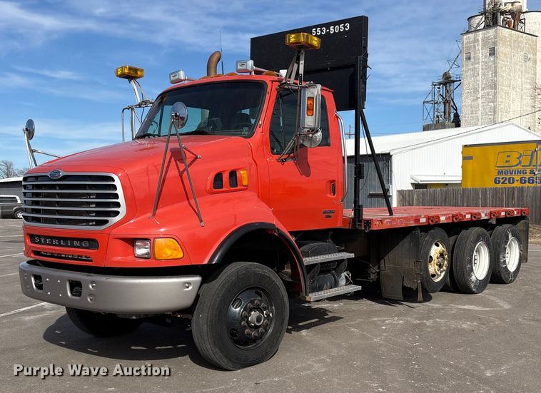 image for item EP2961 2005 Sterling L9500 flatbed truck