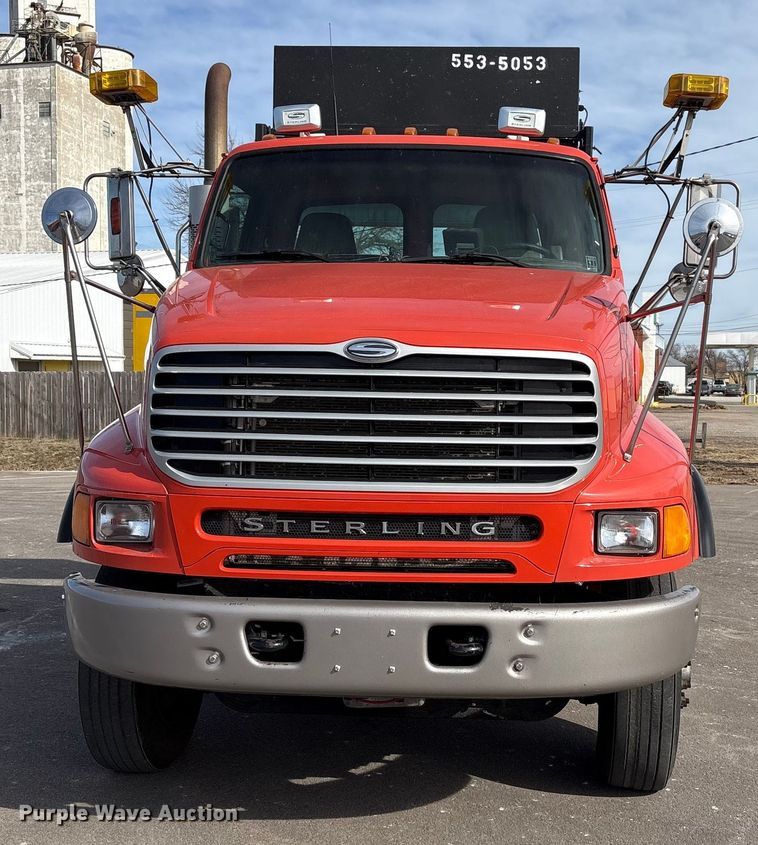 image for item EP2961 2005 Sterling L9500 flatbed truck
