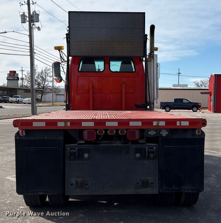 image for item EP2961 2005 Sterling L9500 flatbed truck