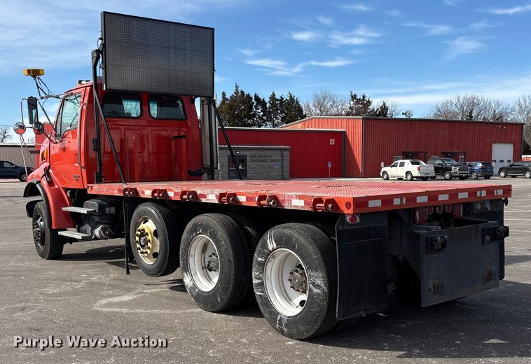image for item EP2961 2005 Sterling L9500 flatbed truck
