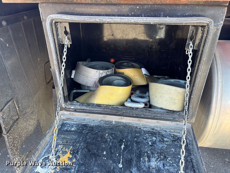 image for item EP2961 2005 Sterling L9500 flatbed truck