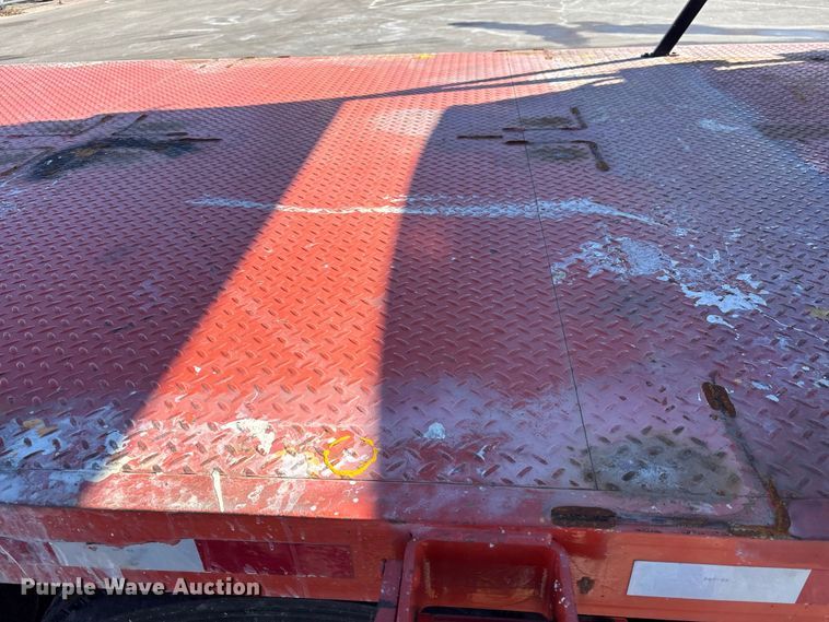 image for item EP2961 2005 Sterling L9500 flatbed truck