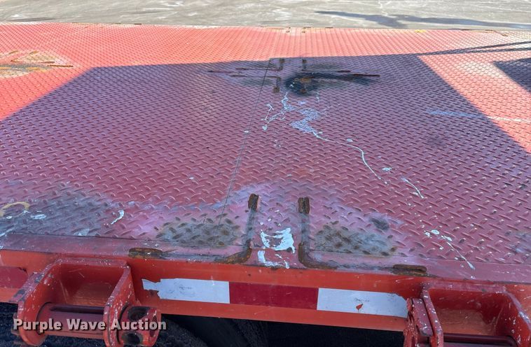 image for item EP2961 2005 Sterling L9500 flatbed truck