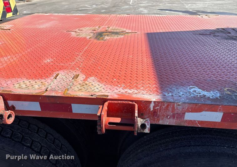 image for item EP2961 2005 Sterling L9500 flatbed truck