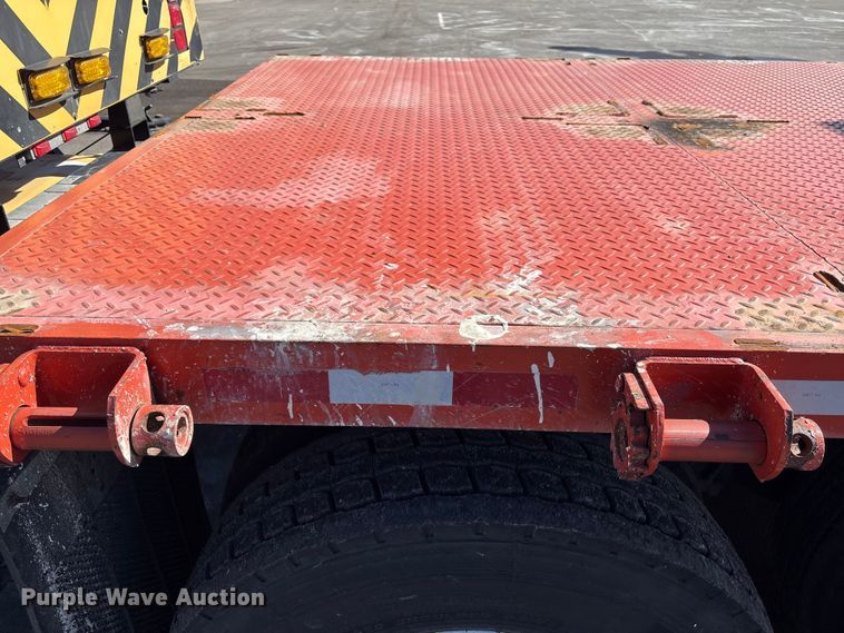 image for item EP2961 2005 Sterling L9500 flatbed truck