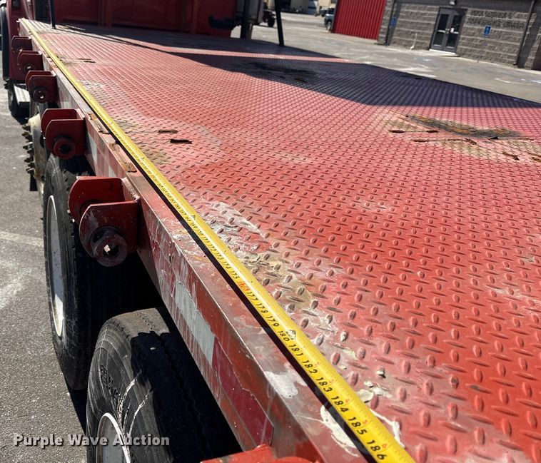 image for item EP2961 2005 Sterling L9500 flatbed truck