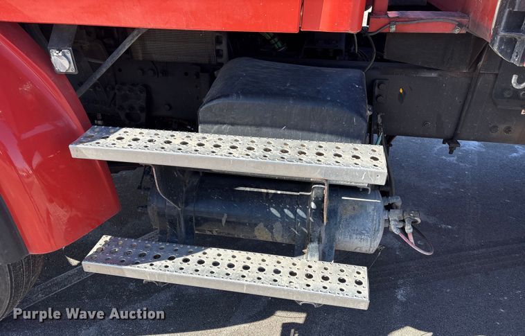 image for item EP2961 2005 Sterling L9500 flatbed truck