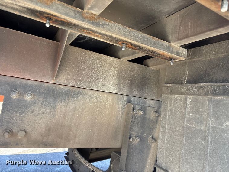 image for item EP2961 2005 Sterling L9500 flatbed truck