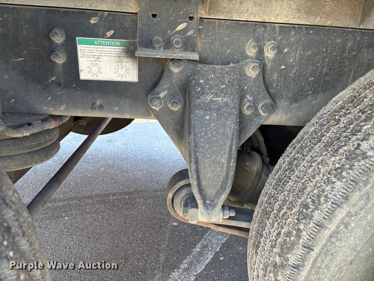 image for item EP2961 2005 Sterling L9500 flatbed truck