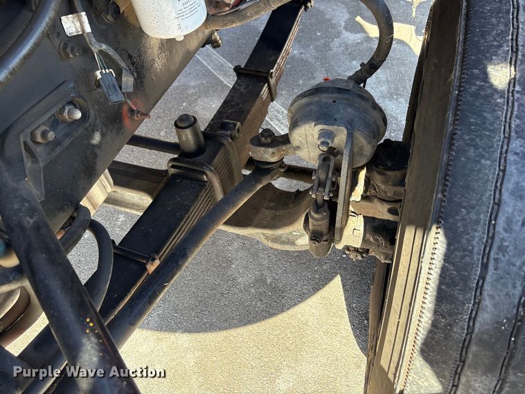 image for item EP2961 2005 Sterling L9500 flatbed truck