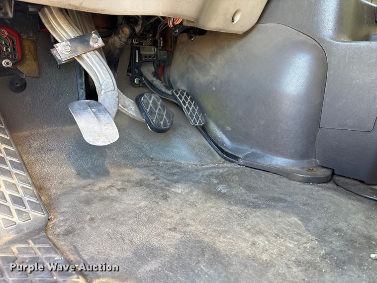 image for item EP2961 2005 Sterling L9500 flatbed truck