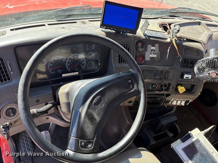 image for item EP2961 2005 Sterling L9500 flatbed truck